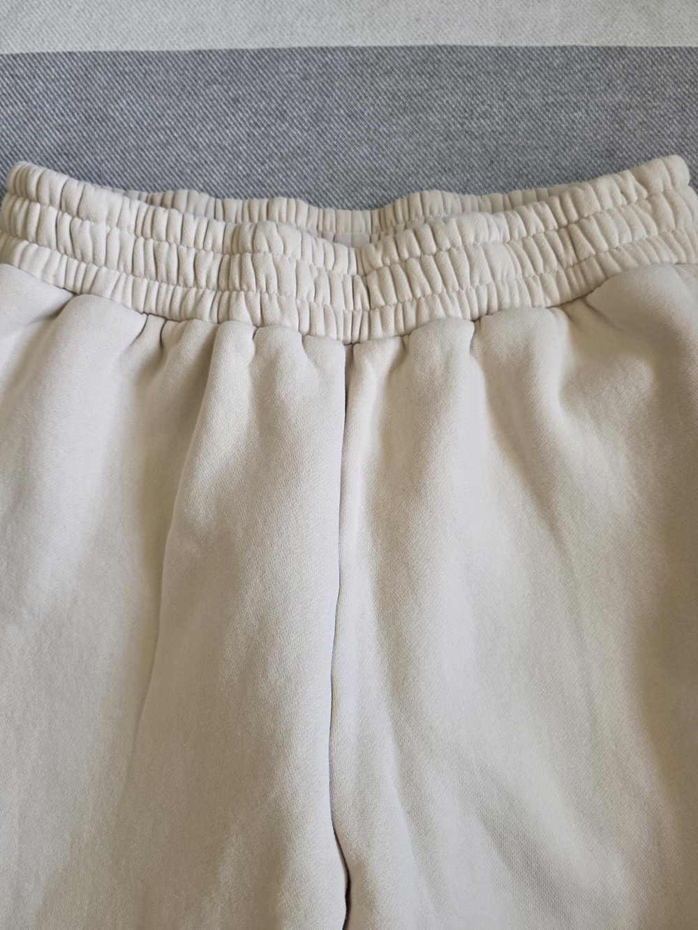 Comfrt Cream Relaxed-Fit Women's Jogger Pants Comfort - Picture 6 of 11